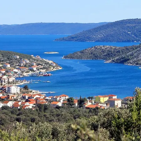Family Friendly Seaside Vinisce, Trogir - 5946 Apartman *
