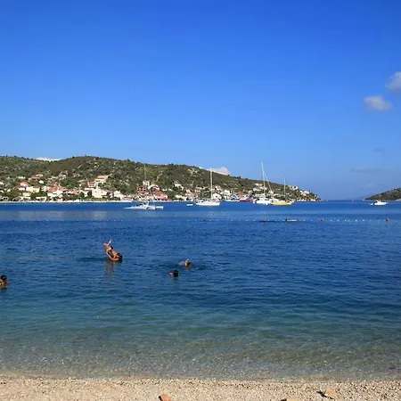 Family Friendly Seaside Vinisce, Trogir - 5946 Vinisce