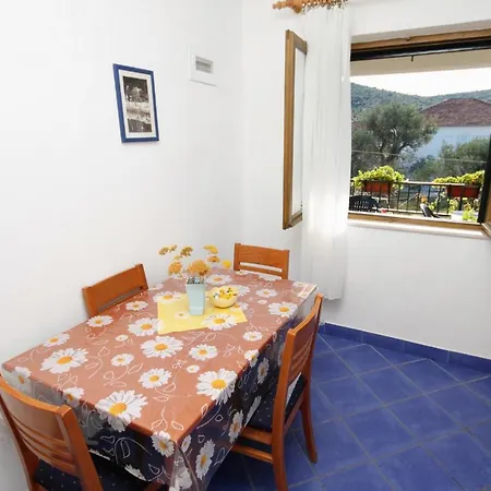 Family Friendly Seaside Vinisce, Trogir - 5946 Apartman Vinisce