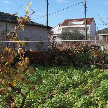 Apartman Family Friendly Seaside Vinisce, Trogir - 5946 Vinisce