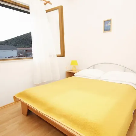 Family Friendly Seaside Vinisce, Trogir - 5946