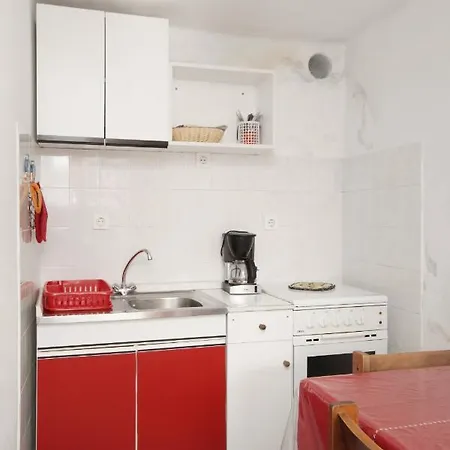 Apartman Family Friendly Seaside Vinisce, Trogir - 5946 *