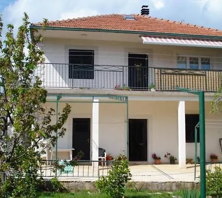 Family Friendly Seaside Vinisce, Trogir - 5946 Apartman