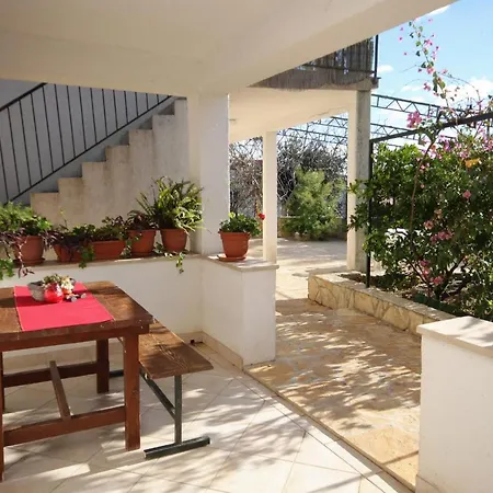 Family Friendly Seaside Vinisce, Trogir - 5946 Apartman Vinisce