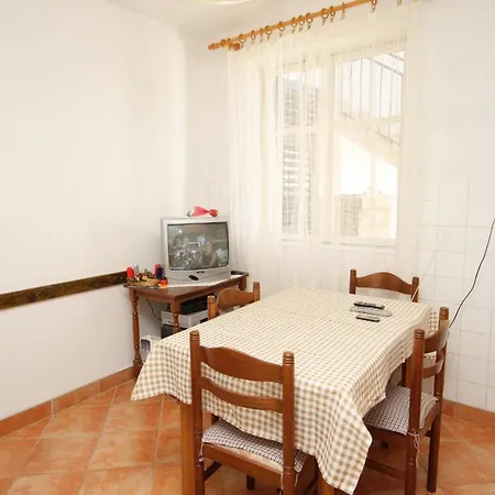 Family Friendly Seaside Vinisce, Trogir - 5946 Apartman Vinisce