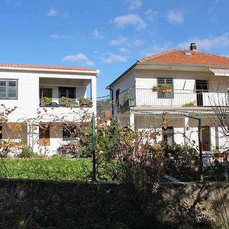 Family Friendly Seaside Vinisce, Trogir - 5946 Apartman *