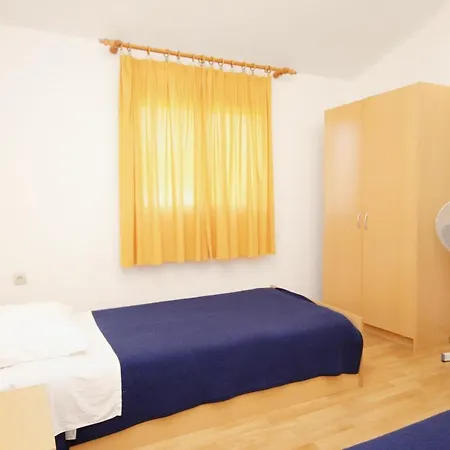 Family Friendly Seaside Vinisce, Trogir - 5946