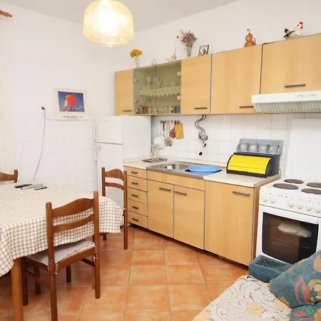 Apartman Family Friendly Seaside Vinisce, Trogir - 5946 *