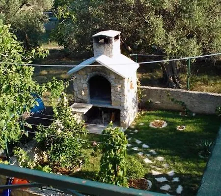 Family Friendly Seaside Vinisce, Trogir - 5946 * Vinisce