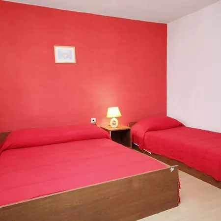 Family Friendly Seaside Vinisce, Trogir - 5946 Vinisce