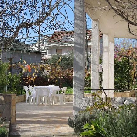 Family Friendly Seaside Vinisce, Trogir - 5946 * Vinisce