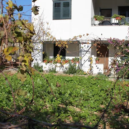 Family Friendly Seaside Vinisce, Trogir - 5946 *